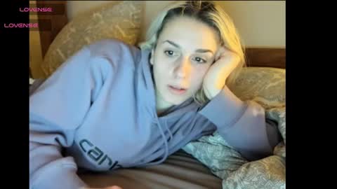 Snapshot of spacegirl42o chatting on January 10, 9:31 pm Spacegirl online show from January 10, 9:31 pm