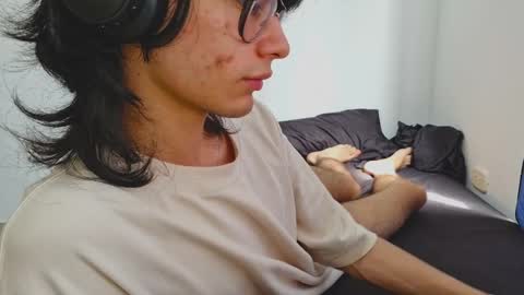 Snapshot of spaiseebuhnaanuh chatting on March 4, 3:26 pm Roger online show from March 4, 3:26 pm