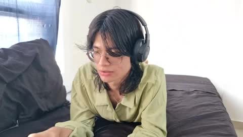 Snapshot of spaiseebuhnaanuh chatting on March 5, 4:02 pm Roger online show from March 5, 4:02 pm