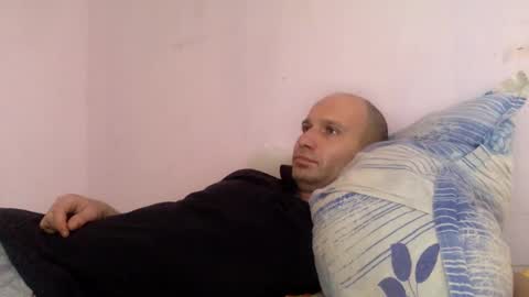 Snapshot of sparei7 chatting on December 4, 12:41 pm Snaiky online show from December 4, 12:41 pm