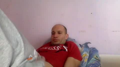 Snapshot of sparei7 chatting on December 6, 8:32 am Snaiky online show from December 6, 8:32 am