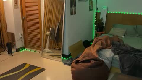 spicyraphael online show from February 5, 5:16 pm