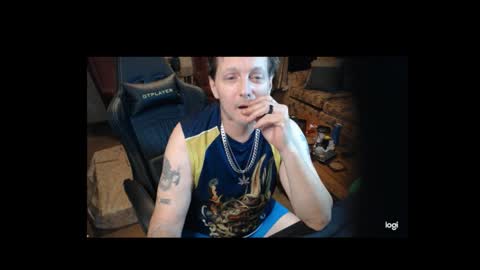 bri and mags fun room online show from January 4, 1:10 am