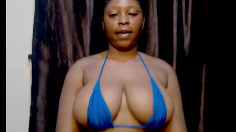 Snapshot of squirtyqueenxx chatting on September 22, 12:26 am gold online show from September 22, 12:26 am