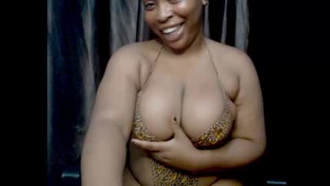 Snapshot of squirtyqueenxx chatting on September 15, 10:55 pm gold online show from September 15, 10:55 pm