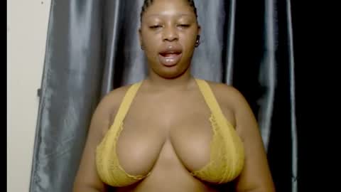 Snapshot of squirtyqueenxx chatting on October 5, 1:19 pm gold online show from October 5, 1:19 pm