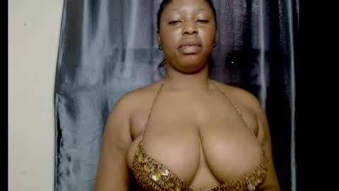 Snapshot of squirtyqueenxx chatting on September 30, 1:21 pm gold online show from September 30, 1:21 pm
