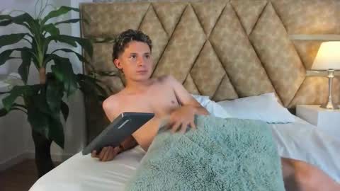 Snapshot of ssexcouple chatting on October 18, 5:39 pm Try my private online show from October 18, 5:39 pm