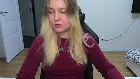 Snapshot of stacy_miraclee chatting on December 8, 3:56 pm Stacy online show from December 8, 3:56 pm