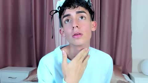 Ethan online show from December 22, 1:18 pm