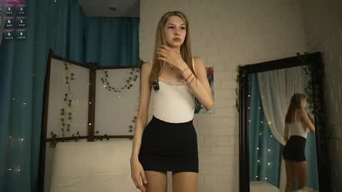 Chloe online show from May 3, 1:06 pm