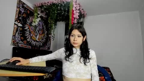 starmoonly online show from February 22, 8:31 pm