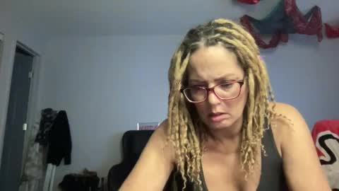 Starrlane9999 online show from December 3, 1:36 am