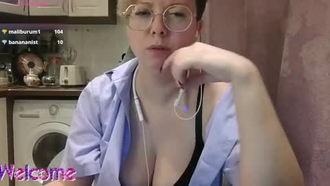 Snapshot of stasya_07 chatting on March 2, 12:42 am Stasya online show from March 2, 12:42 am