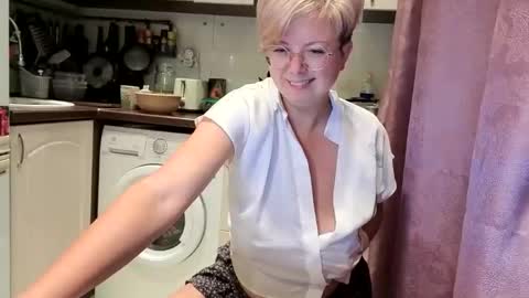 Snapshot of stasya_07 chatting on October 1, 12:21 am Stasya online show from October 1, 12:21 am