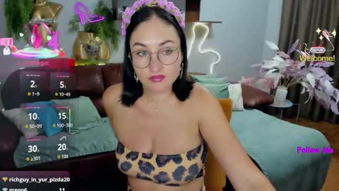 Snapshot of stefanawinter chatting on October 2, 12:15 pm StefanaWinter online show from October 2, 12:15 pm