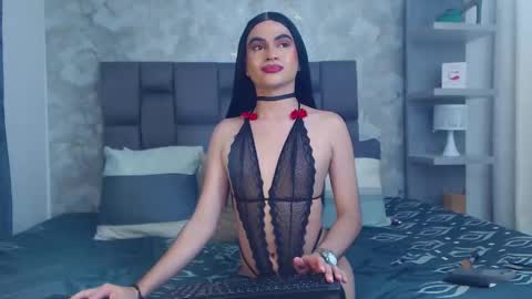 stefaniflores online show from November 8, 12:13 am