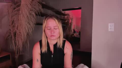 Stefanny   online show from March 11, 12:17 pm