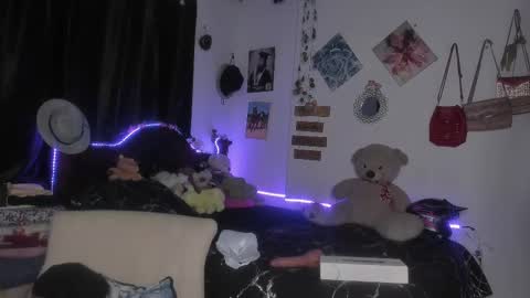 Snapshot of stefanny_pllus chatting on February 27, 5:29 am Im MiaIts my first day here online show from February 27, 5:29 am