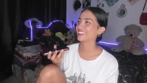 Snapshot of stefanny_pllus chatting on February 17, 11:54 pm Im MiaIts my first day here online show from February 17, 11:54 pm