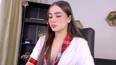 stefannycipriani_ online show from May 3, 2:34 pm