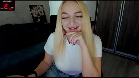 Stella  Cox online show from September 22, 9:13 am