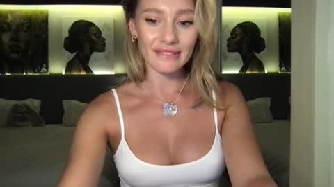 Snapshot of stella_loveu chatting on October 14, 2:20 pm Stella online show from October 14, 2:20 pm