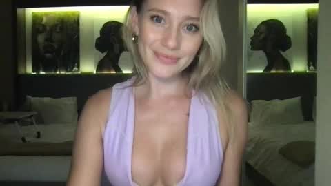 Snapshot of stella_loveu chatting on September 29, 12:48 pm Stella online show from September 29, 12:48 pm