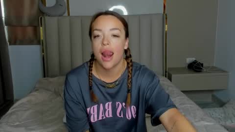 stella online show from April 5, 12:40 am