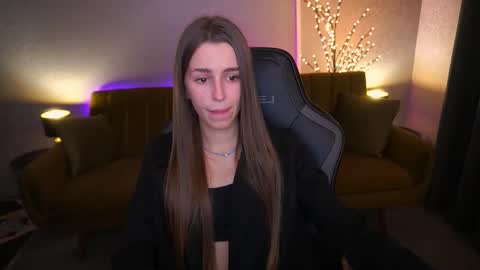 stellahoneywell online show from November 19, 9:24 pm