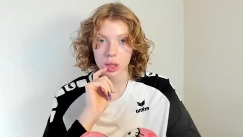 S T E L L A online show from November 4, 9:54 am