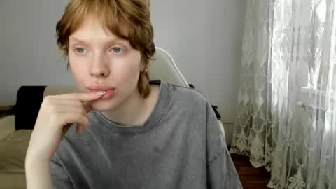 S T E L L A online show from June 1, 11:11 am
