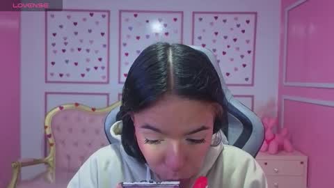 Snapshot of stephania_t chatting on October 6, 11:28 am Stephania online show from October 6, 11:28 am