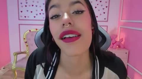 Snapshot of stephania_t chatting on October 2, 11:53 am Stephania online show from October 2, 11:53 am