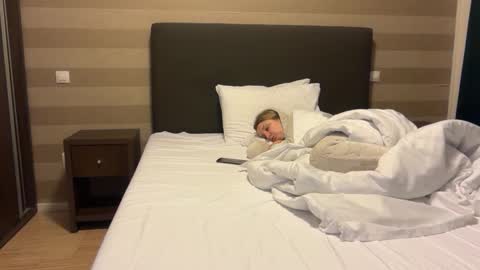 Stephany online show from December 13, 7:53 pm