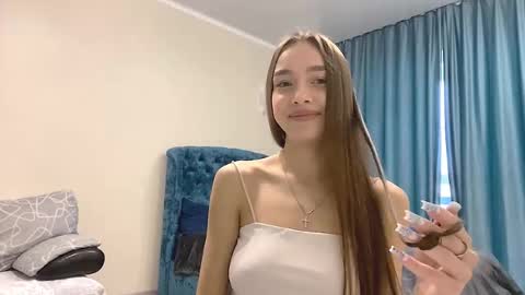 Snapshot of stepheniepettry chatting on October 15, 12:50 pm Hello My name is Adele im new model here and little but shy but curious. online show from October 15, 12:50 pm