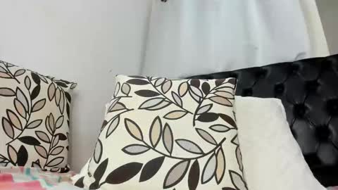 Snapshot of stephie01 chatting on September 16, 3:53 am estefania online show from September 16, 3:53 am