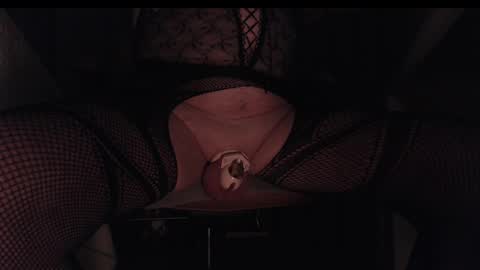 Skye online show from December 9, 10:30 pm