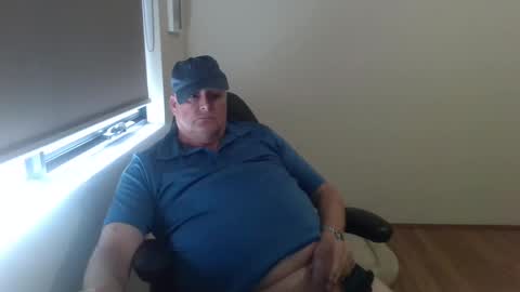 Snapshot of stiffyman55 chatting on February 21, 3:23 am stiffyman55 online show from February 21, 3:23 am