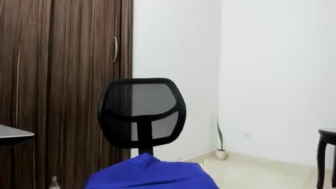 stiven_trainer online show from May 1, 3:44 am