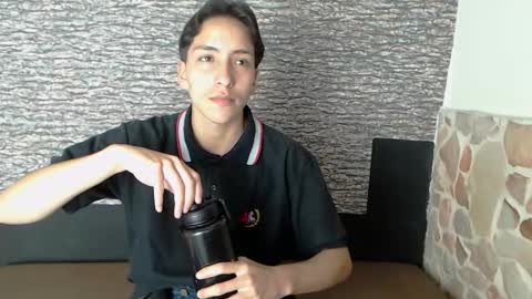 stivenluke online show from February 18, 3:42 am