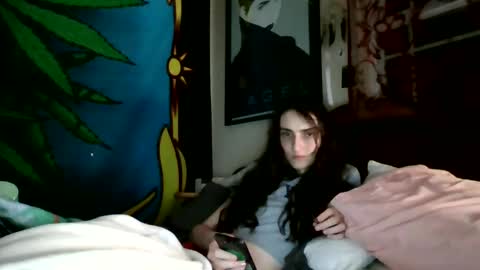 stonedtranny69 online show from December 27, 3:09 am