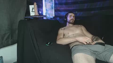 straitpipermann22 online show from November 13, 7:11 am