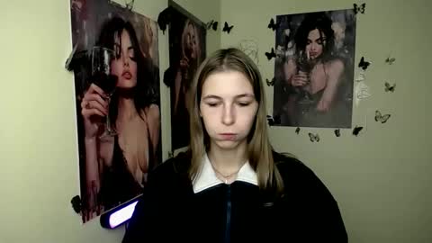 Snapshot of stranger_giirl chatting on September 28, 6:33 am Amalia online show from September 28, 6:33 am