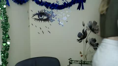 Snapshot of stranger_giirl chatting on February 25, 3:53 pm Amalia online show from February 25, 3:53 pm