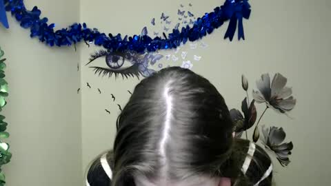 Snapshot of stranger_giirl chatting on January 22, 1:00 pm Amalia online show from January 22, 1:00 pm