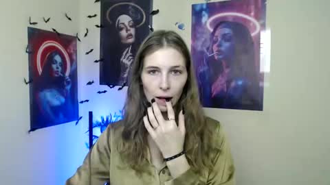 Snapshot of stranger_giirl chatting on October 18, 11:47 am Amalia online show from October 18, 11:47 am