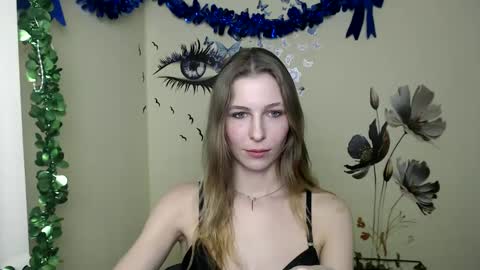 Snapshot of stranger_giirl chatting on February 19, 4:11 pm Amalia online show from February 19, 4:11 pm