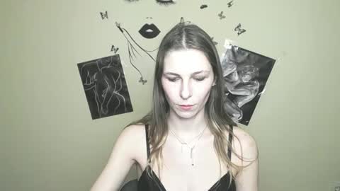 Snapshot of stranger_giirl chatting on February 22, 4:19 pm Amalia online show from February 22, 4:19 pm
