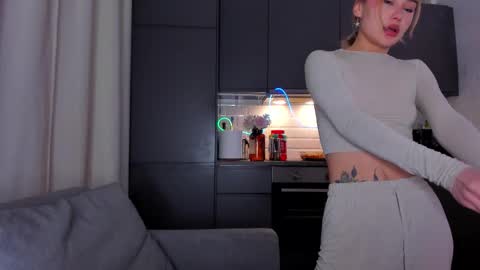 Tati and Lola online show from November 27, 1:08 pm